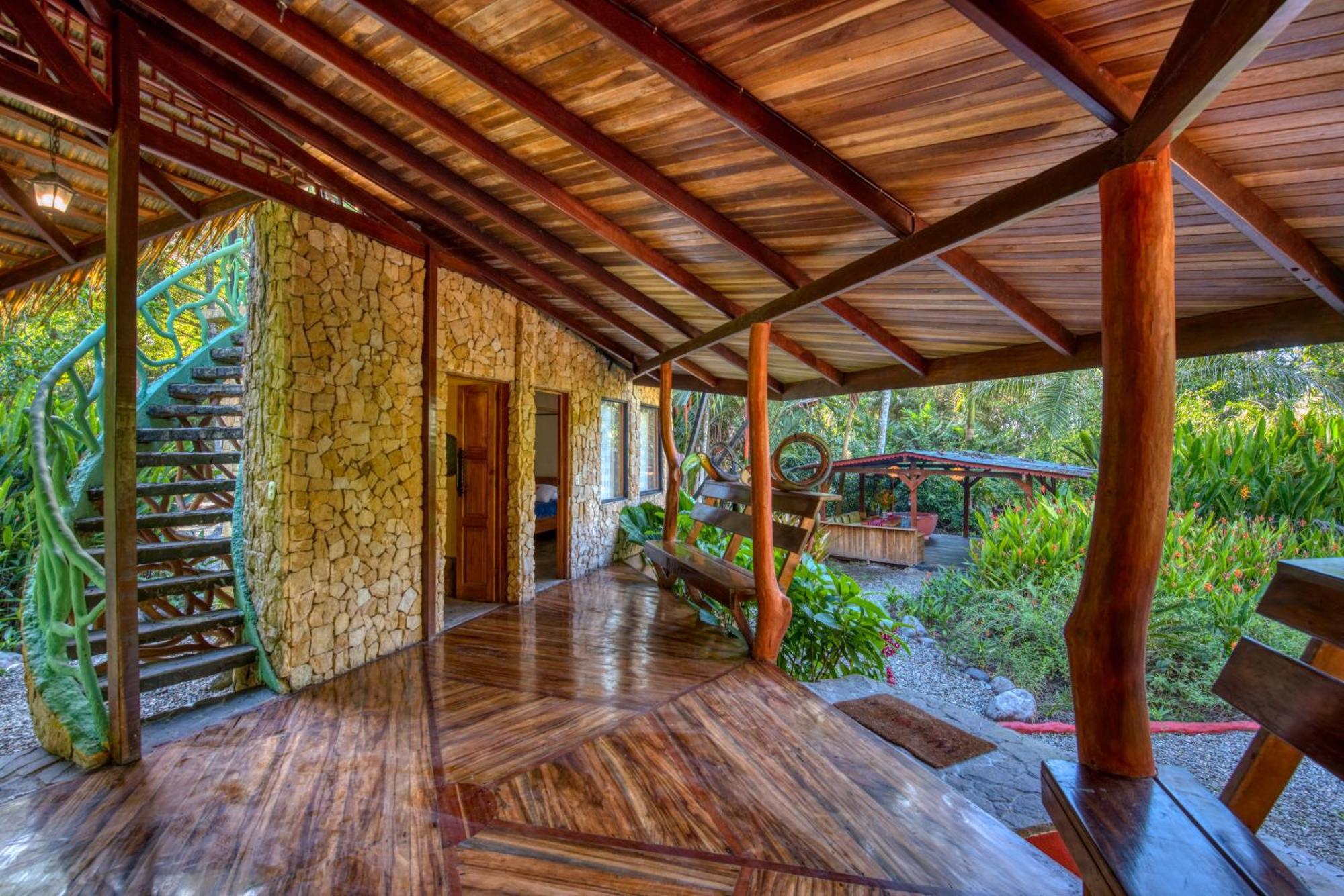 Tree House Beachfront Lodge Puerto Viejo de Talamanca Exterior photo